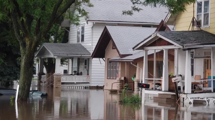 Water damage restoration professionals Cape Coral FL